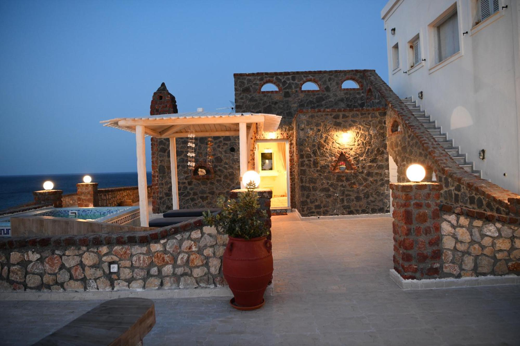 Starlight Luxury Seaside Villa & Suites 이메로비글리 외부 사진