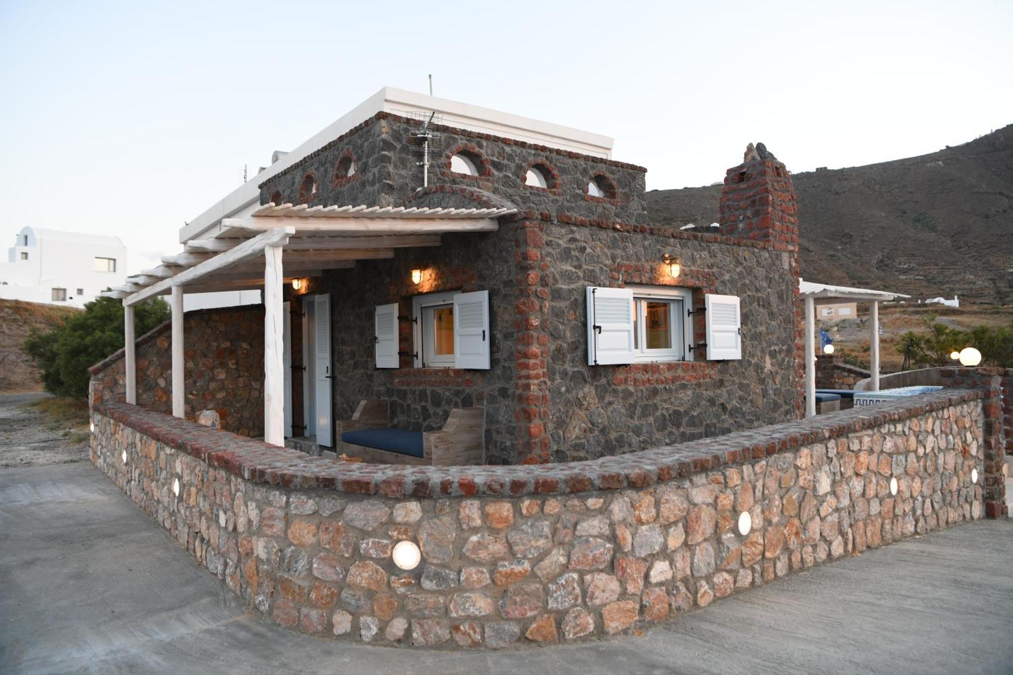 Starlight Luxury Seaside Villa & Suites 이메로비글리 외부 사진